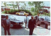 návšteva ministra vnútra Ladislava Pittnera /vľavo/ v budove Okresného veliteľstva PZ v Lučenci spolu s veliteľom OV PZ Lučenec Zoltánom Šalgom – v roku 1992
